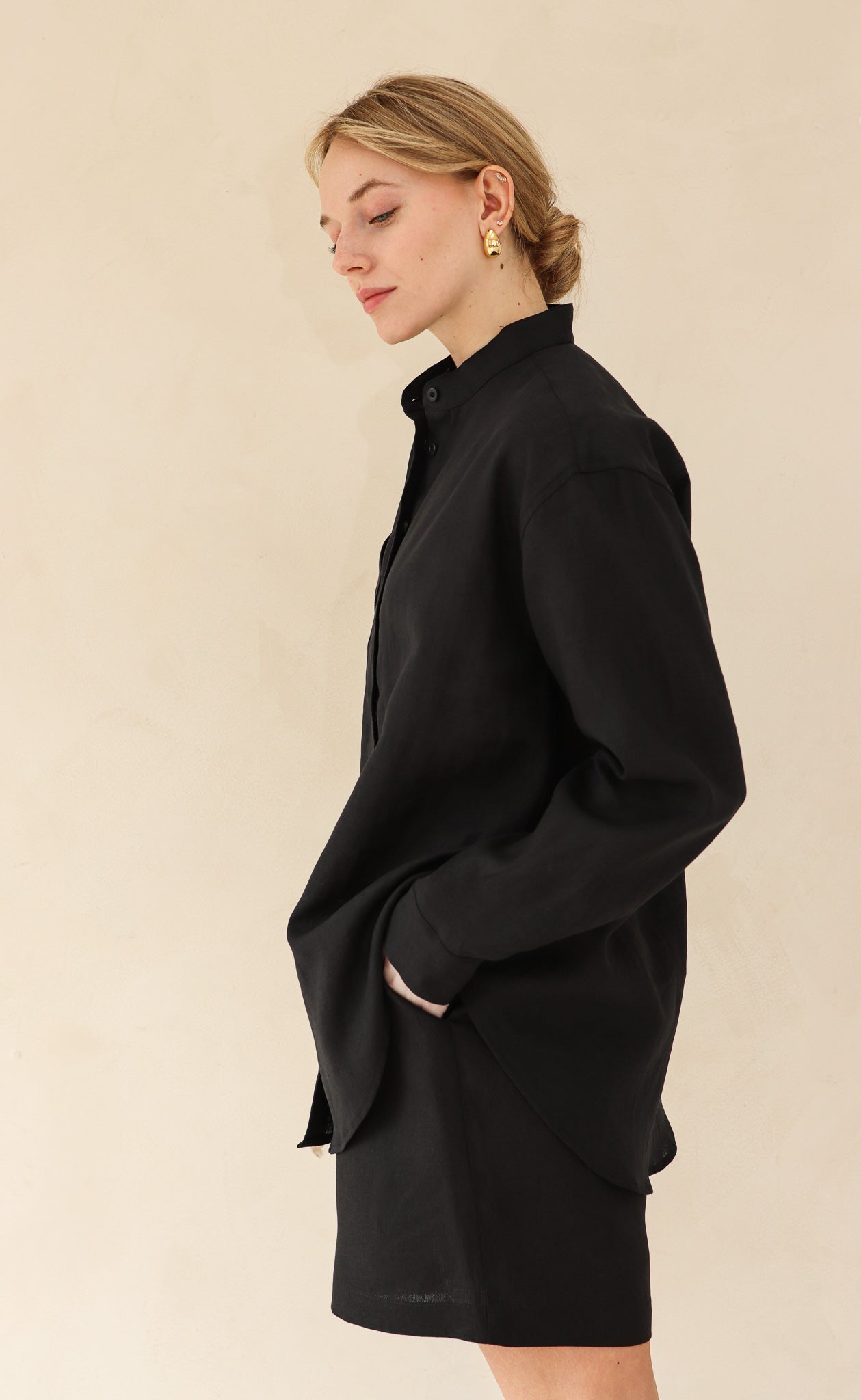 The Friend - Wayward Fit Tunic - Black 100% Linen