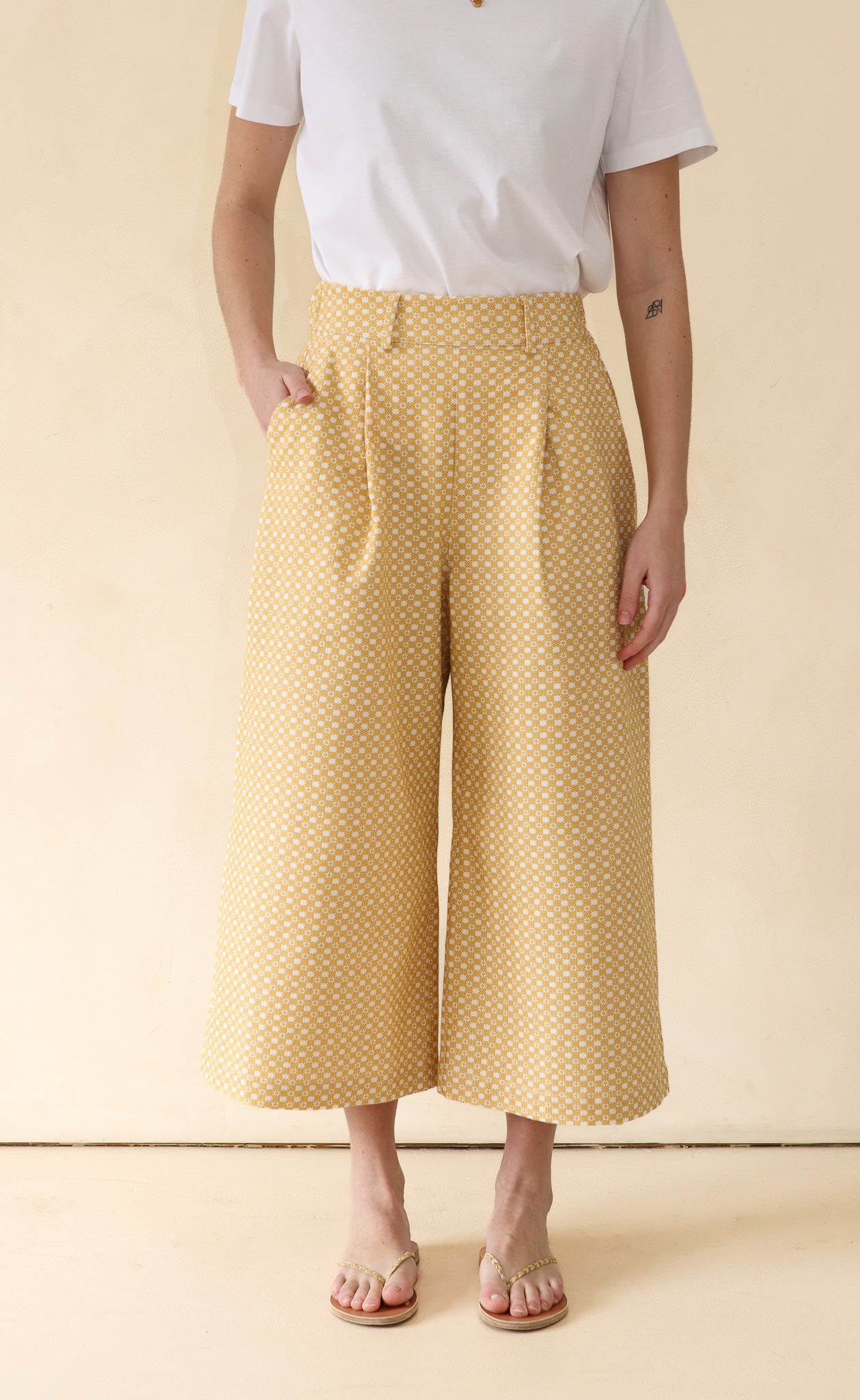 The Minimalist - Cropped Loose Pants - Primrose Cotton Jacquard