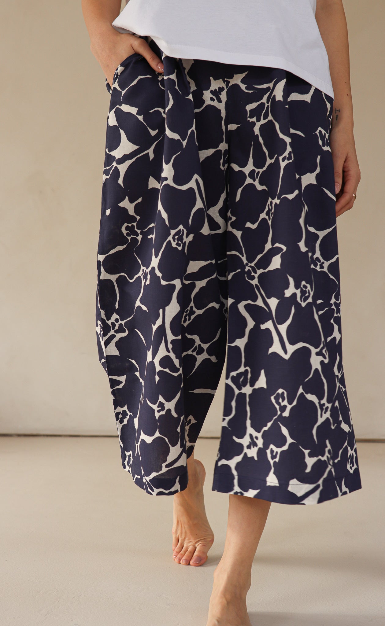 The Minimalist - Cropped Loose Pants - Linen Cotton Blend