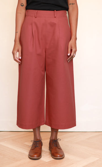 The Minimalist - Cropped Loose Pants - Washed Red Canvas