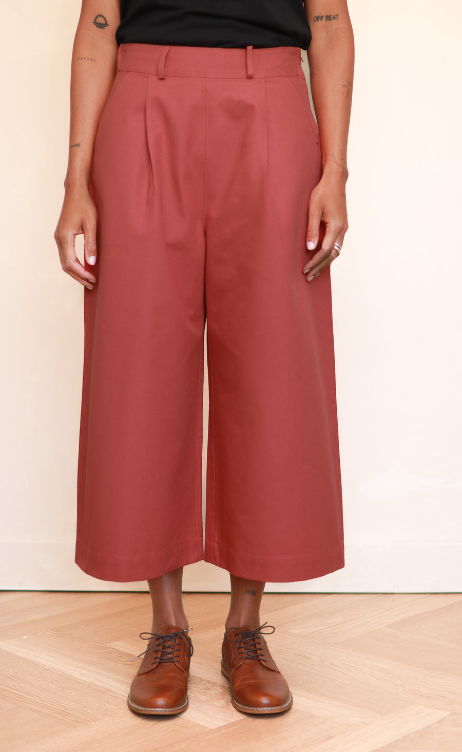 The Minimalist - Cropped Loose Pants - Washed Red Canvas