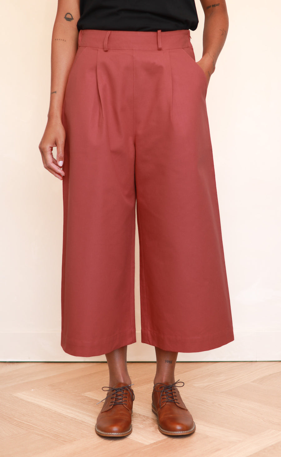 The Minimalist - Cropped Loose Pants - Washed Red Canvas