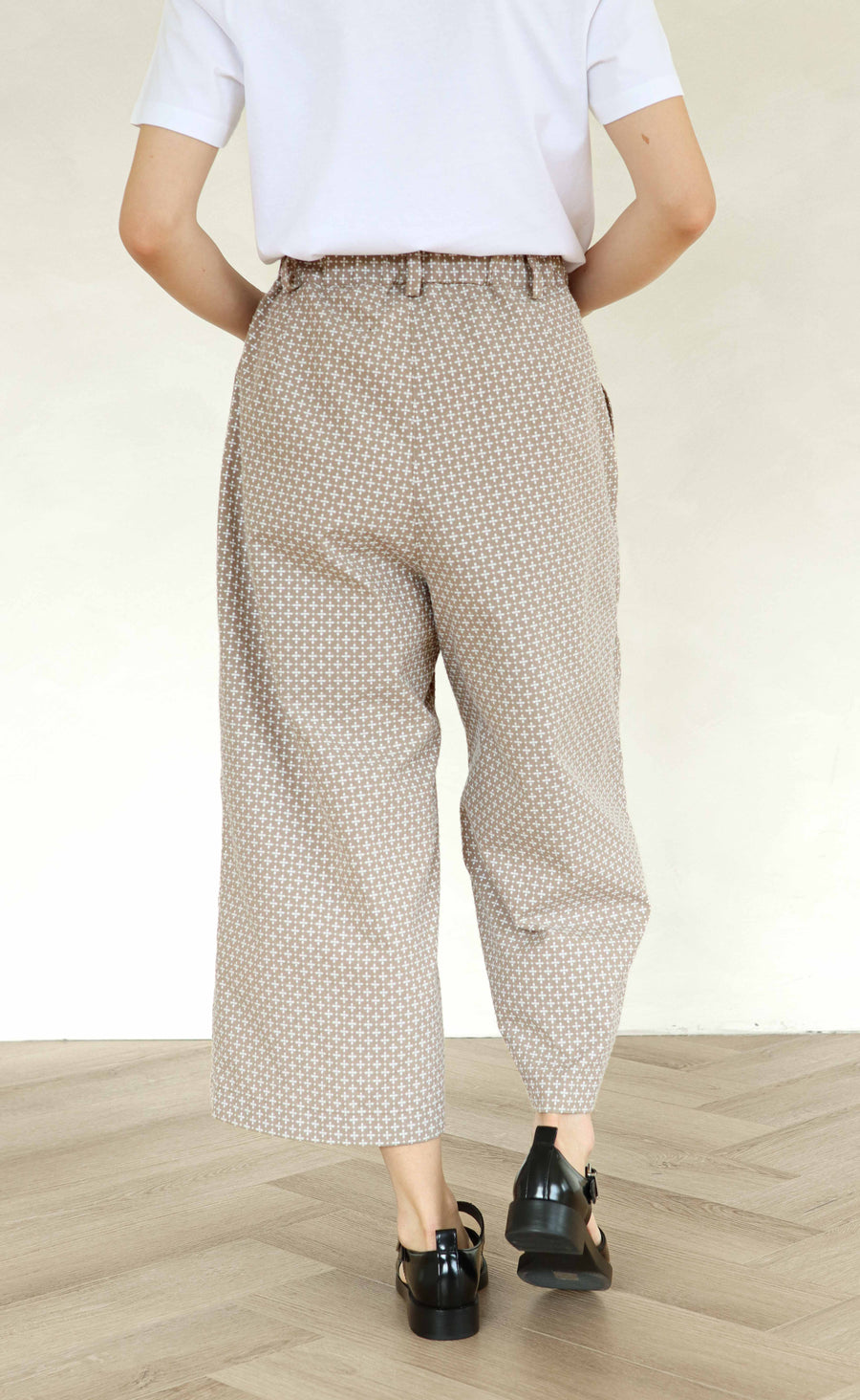 The Minimalist - Cropped Loose Pants - Oat Jacquard