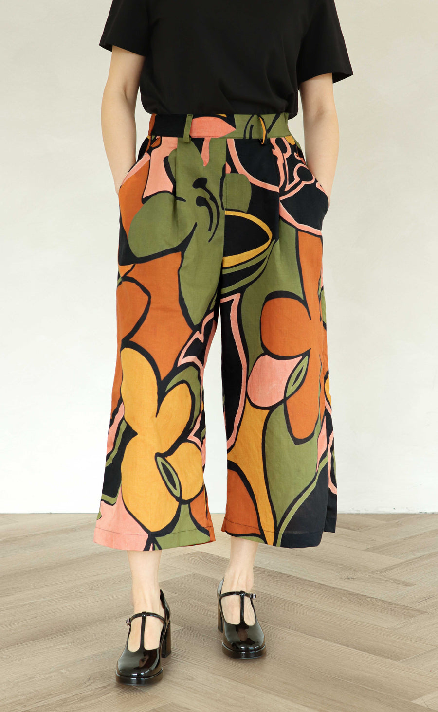 The Minimalist - Cropped Loose Pants - Dark Floral Cotton Blend