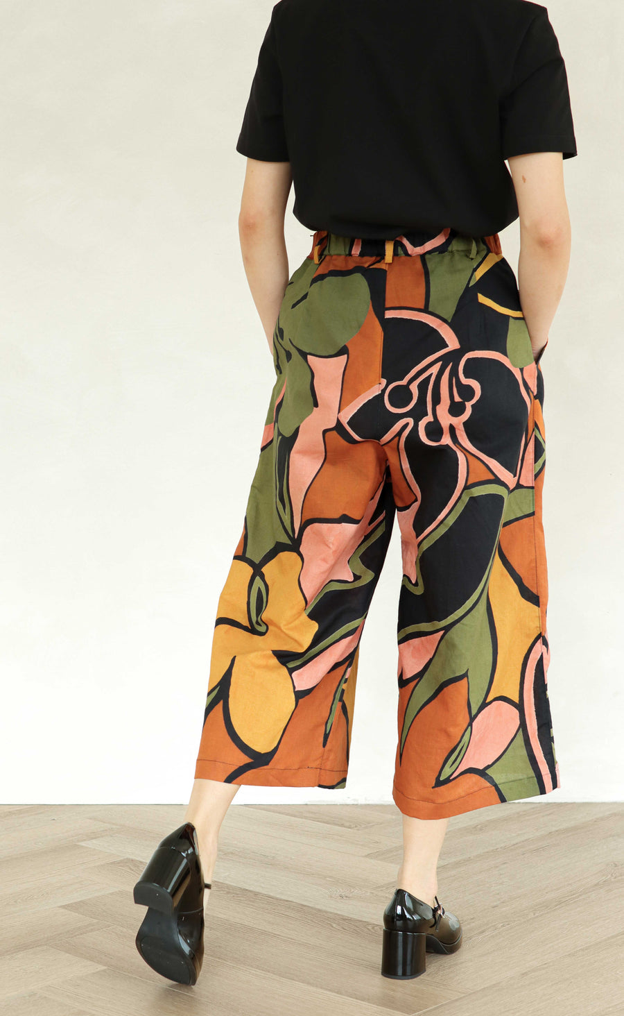 The Minimalist - Cropped Loose Pants - Dark Floral Cotton Blend