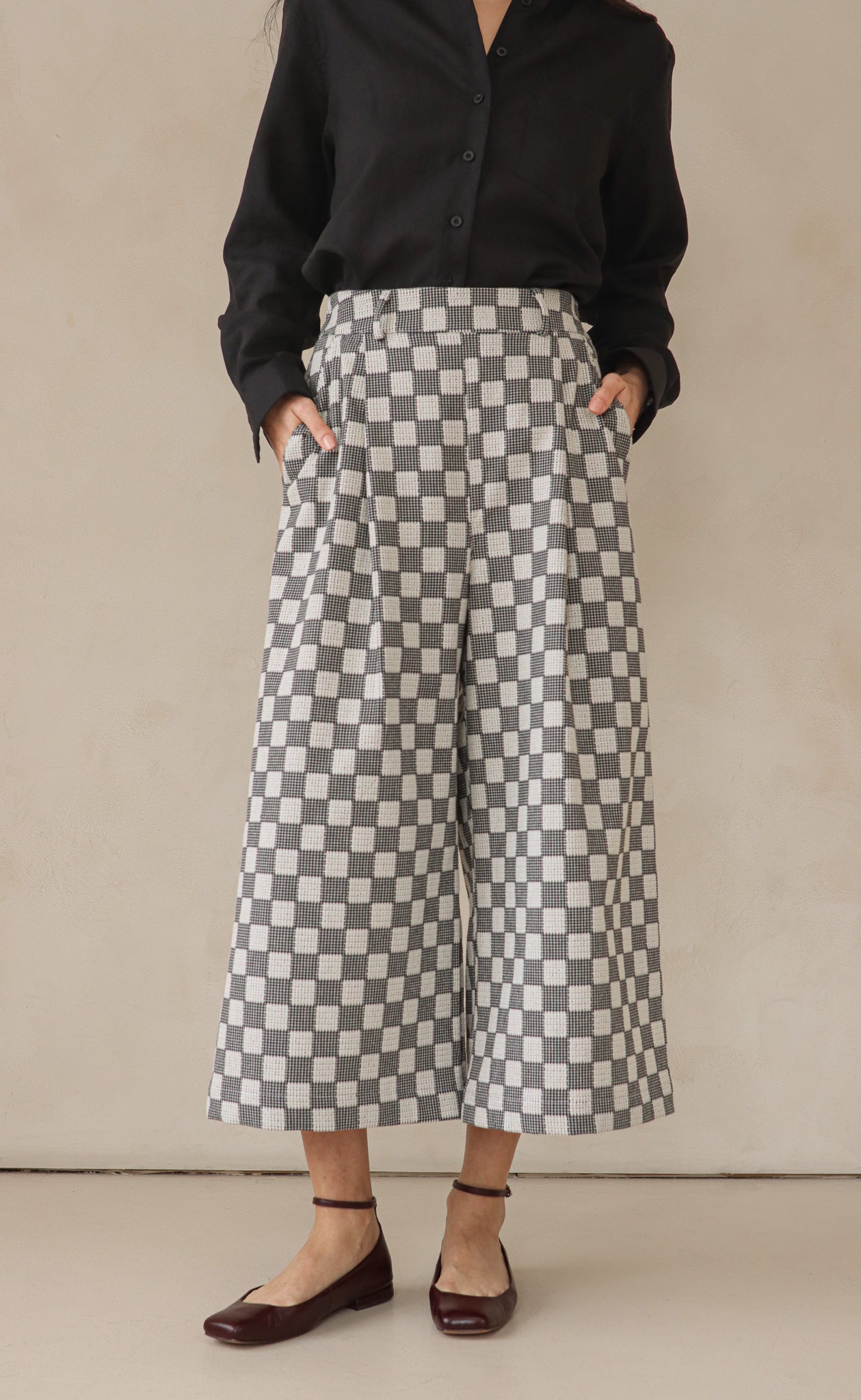 The Minimalist - Cropped Loose Pants - Black & White Squares