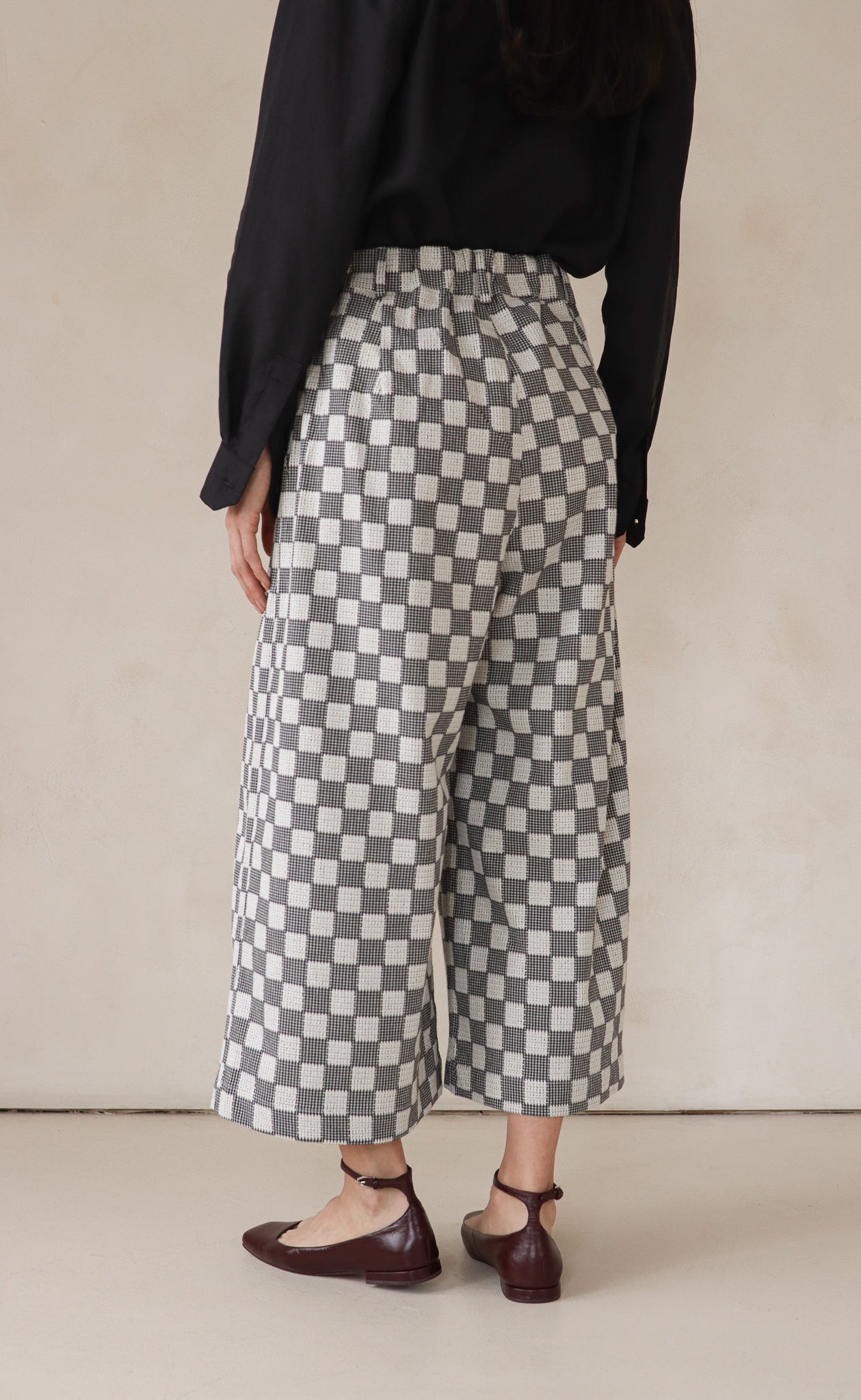 The Minimalist - Cropped Loose Pants - Black & White Squares