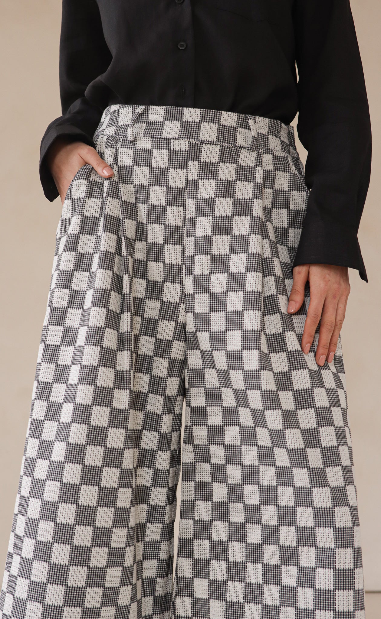 The Minimalist - Cropped Loose Pants - Black & White Squares