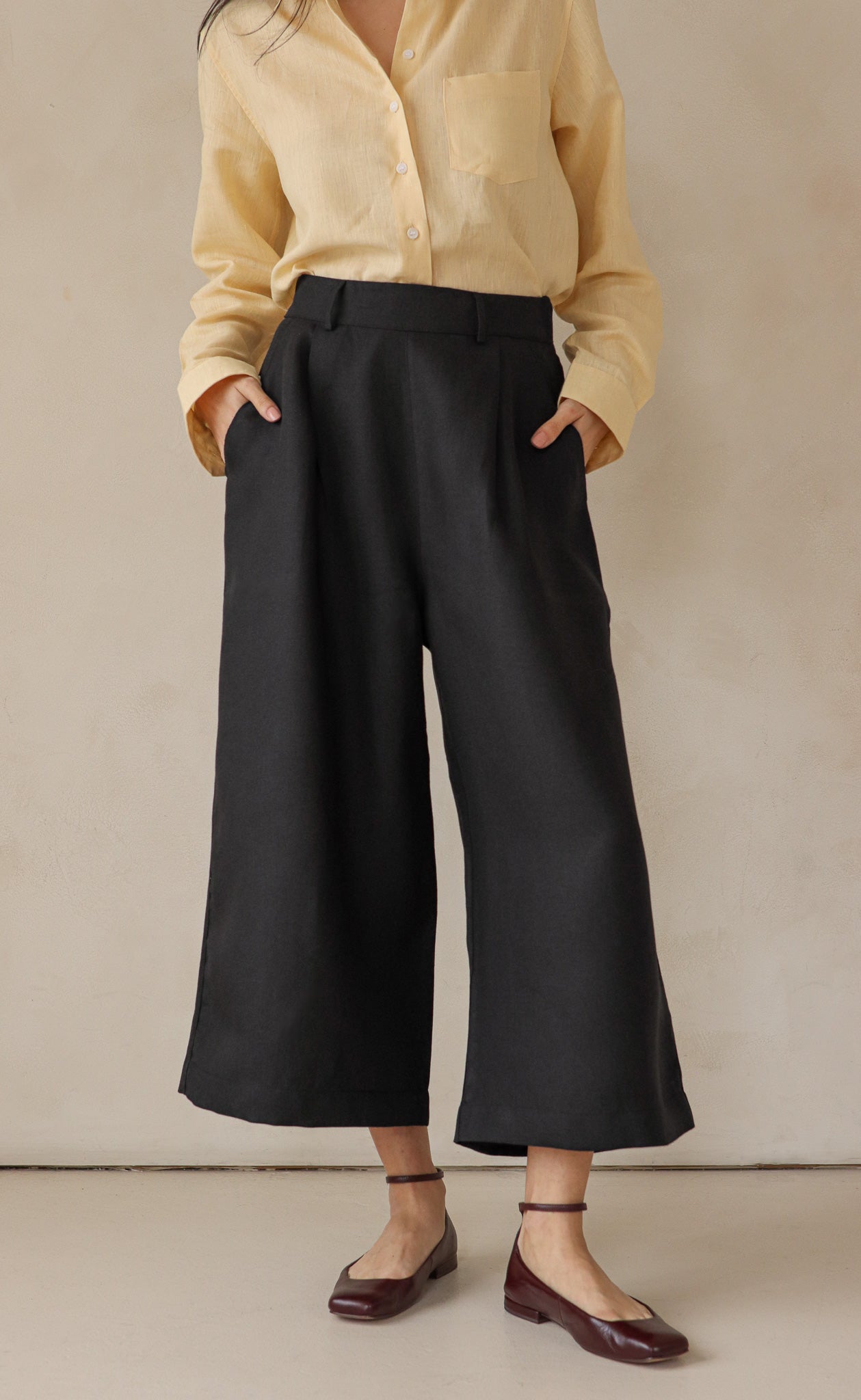 The Minimalist - Cropped Loose Pants - Black Linen