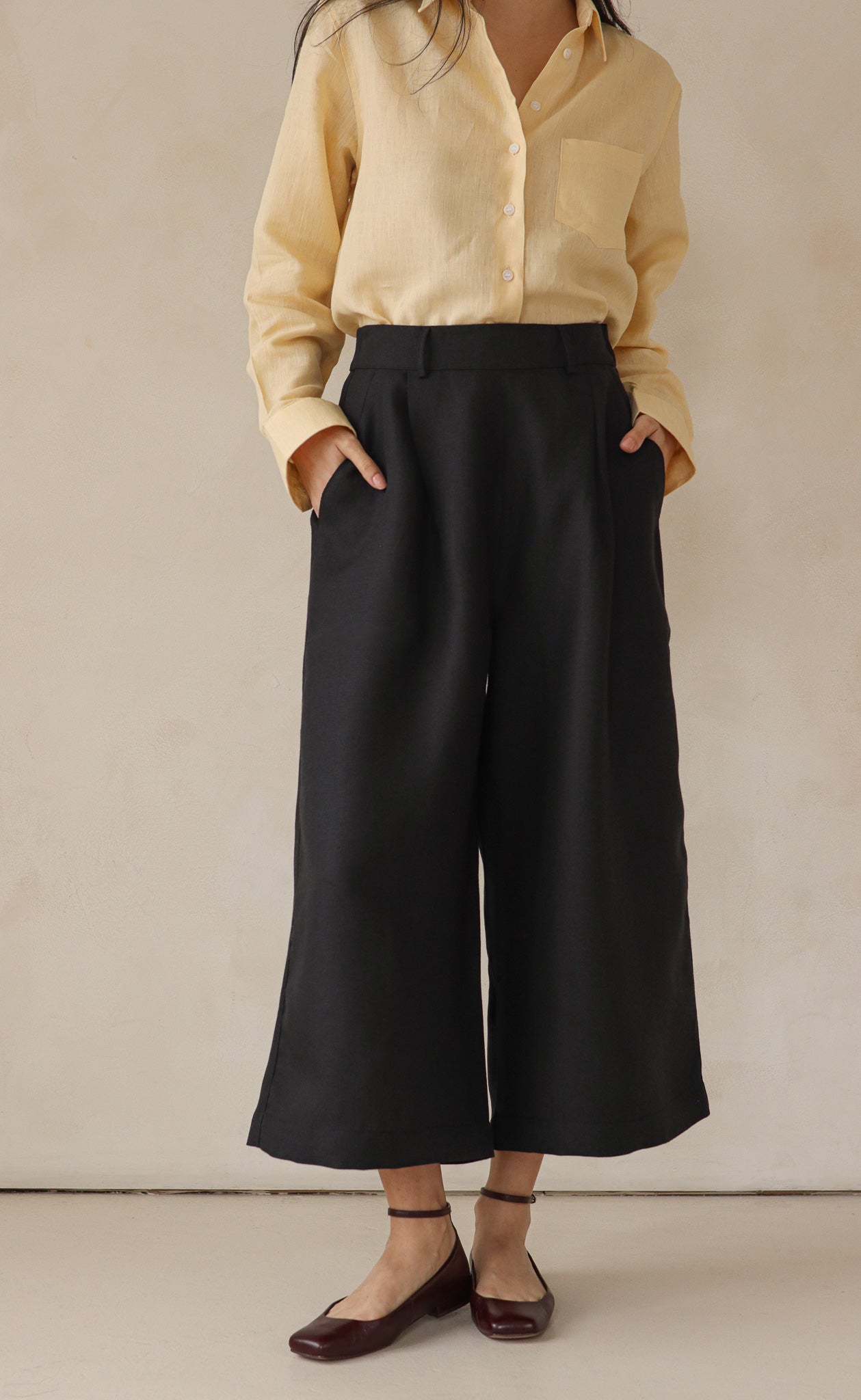 The Minimalist - Cropped Loose Pants - Black Linen