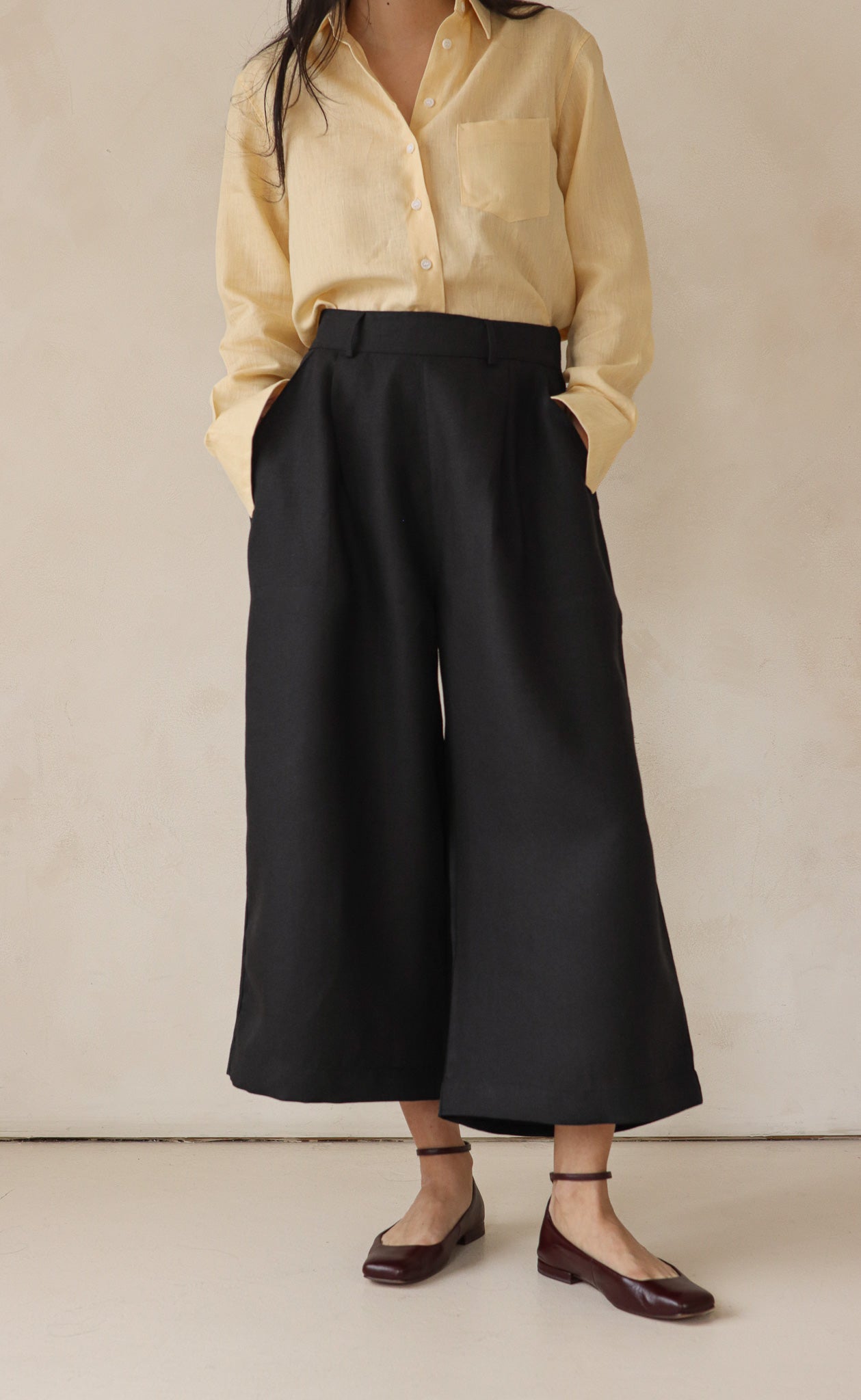 The Minimalist - Cropped Loose Pants - Black Linen