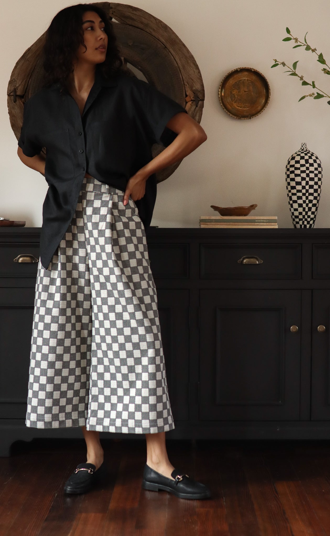 The Minimalist - Cropped Loose Pants - Black & White Squares