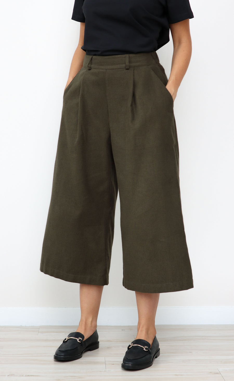 The Minimalist - Olive Wayward Fit Pants